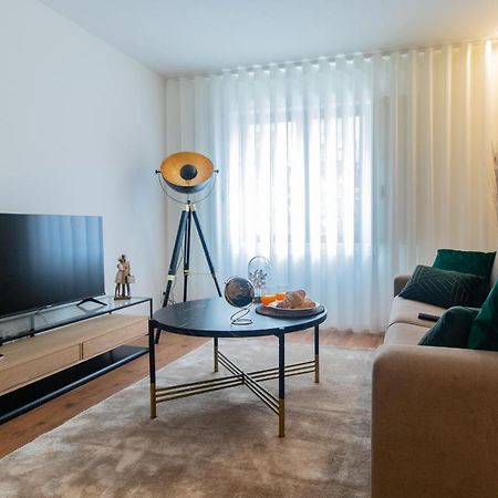 Stunning Apartment W/ Free Parking By Lovelystay Porto Eksteriør billede