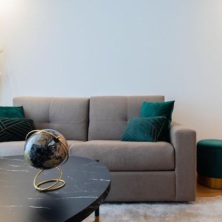 Stunning Apartment W/ Free Parking By Lovelystay Porto Eksteriør billede