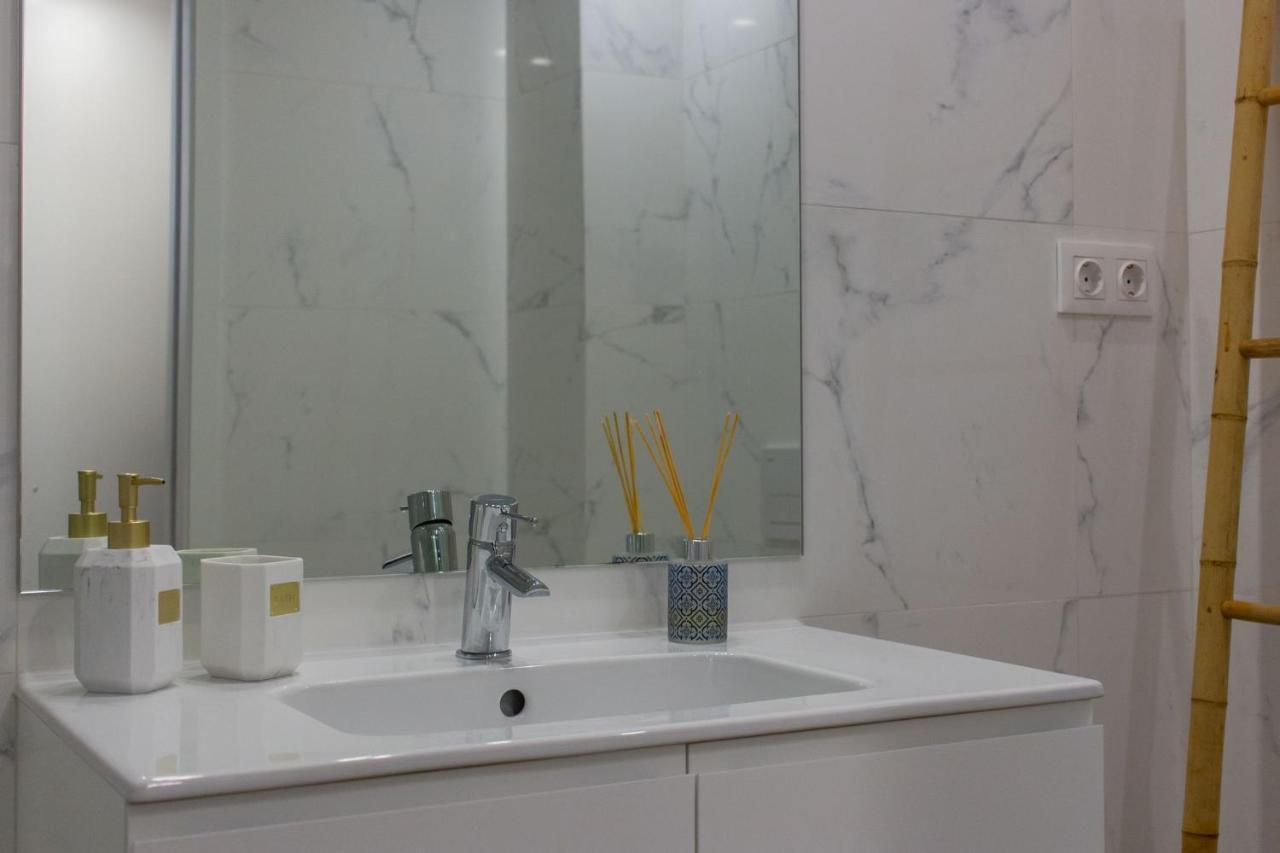 Stunning Apartment W/ Free Parking By Lovelystay Porto Eksteriør billede