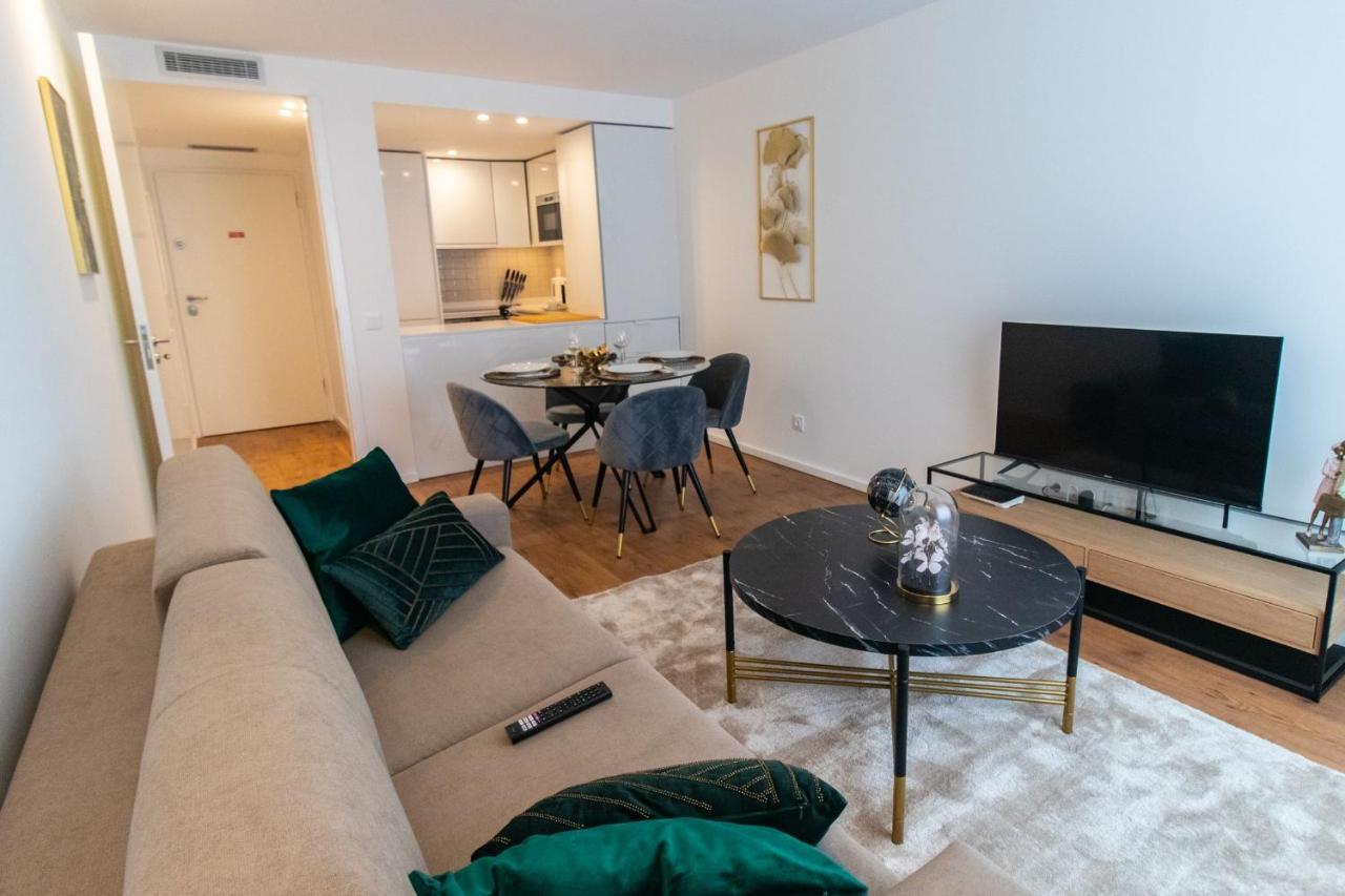 Stunning Apartment W/ Free Parking By Lovelystay Porto Eksteriør billede